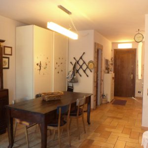 GRADARA VILLETTA A SCHIERA AD ANGOLO IN CENTRO